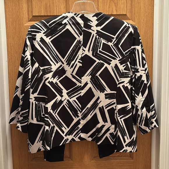Dressbarn Woman black and white dress jacket - Picture 2 of 8
